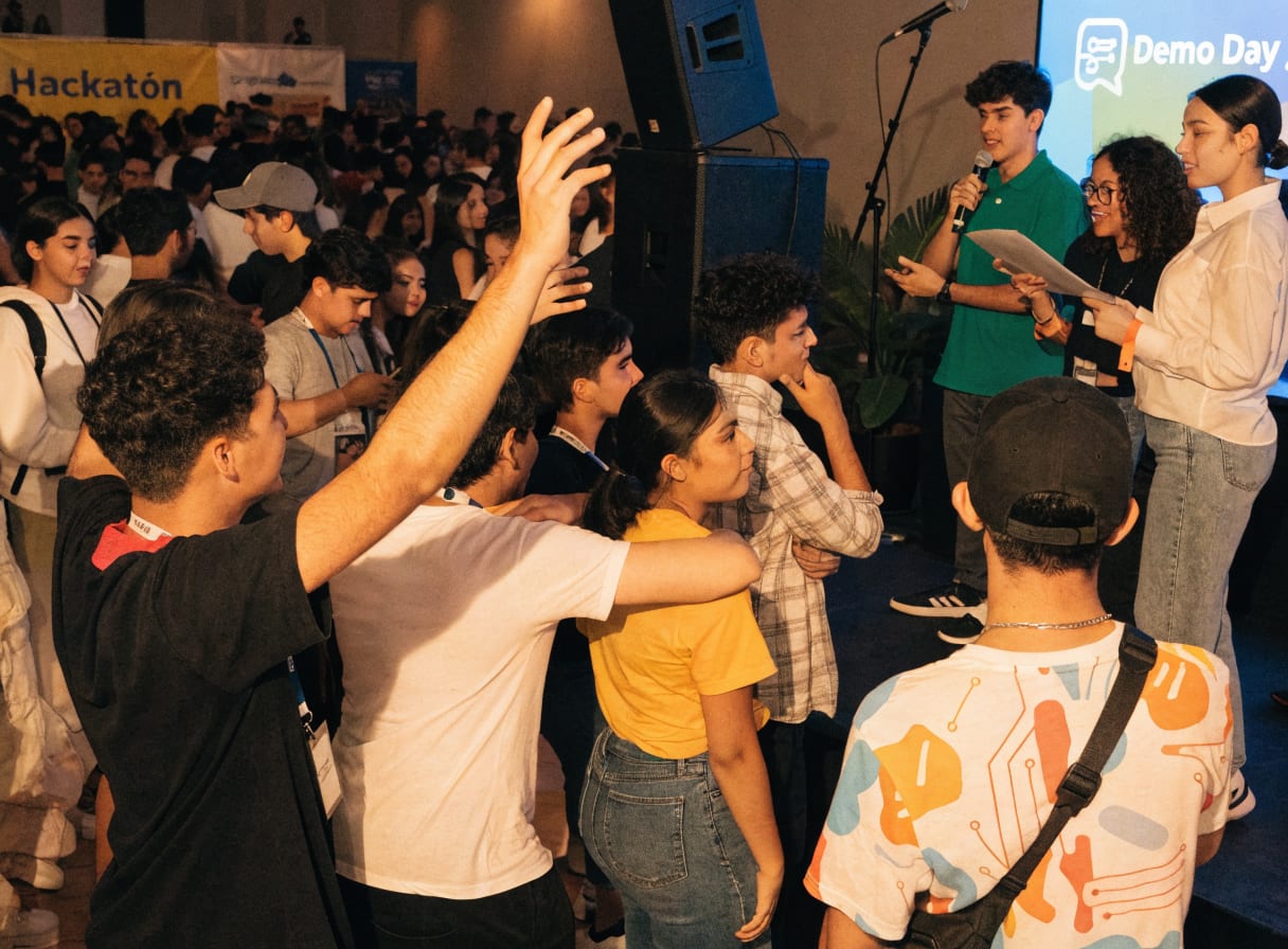 Comunidad y hackathons de UNEI